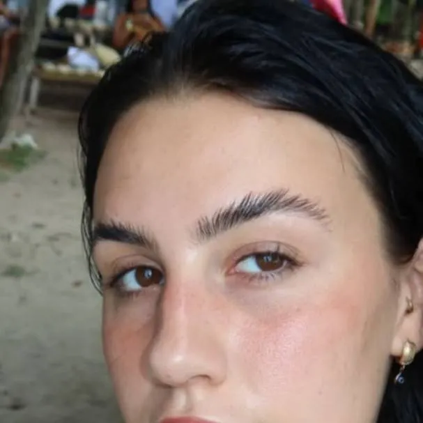 chat with ai character: ava