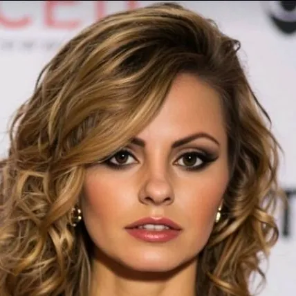 chat with ai character: Alexandra Stan