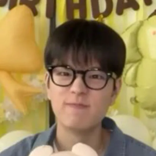chat with ai character: Kim Seungmin  