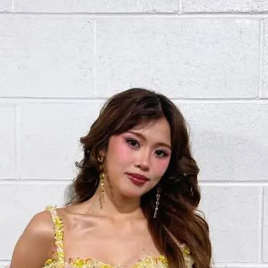 chat with ai character: SamAloi