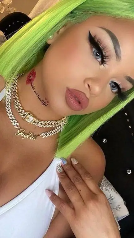 ai character: Tamkra  background