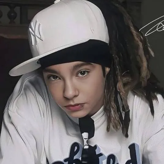 chat with ai character: Tom kaulitz