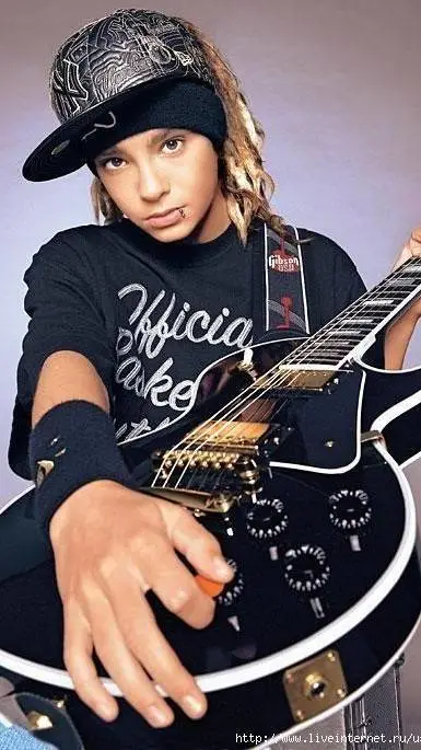 ai character: Tom kaulitz background