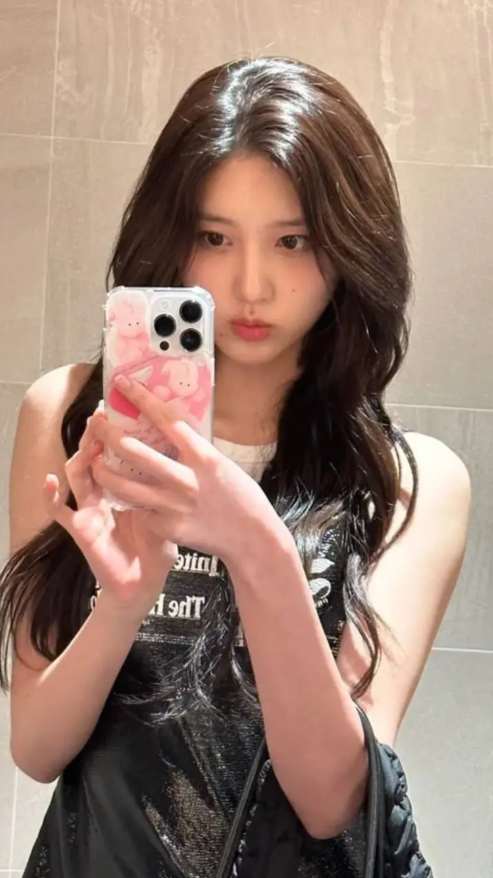 ai character: gaeul background