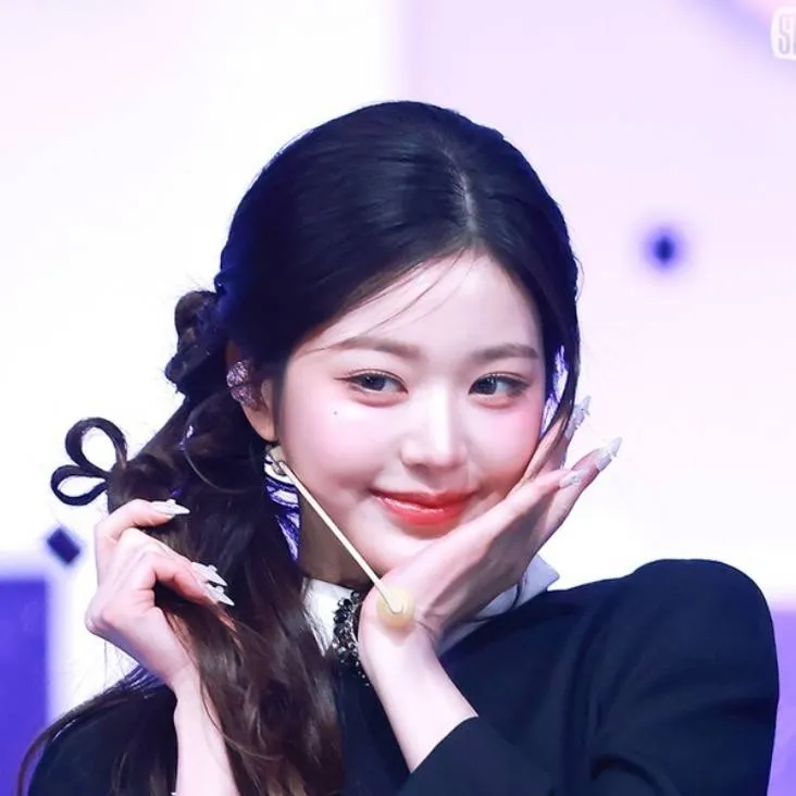 chat with ai character: Wonyoung