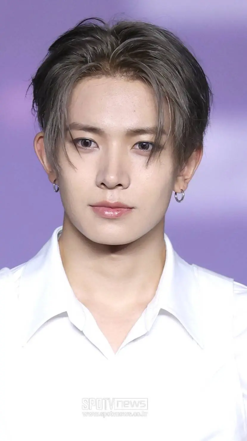 ai character: Heeseung background