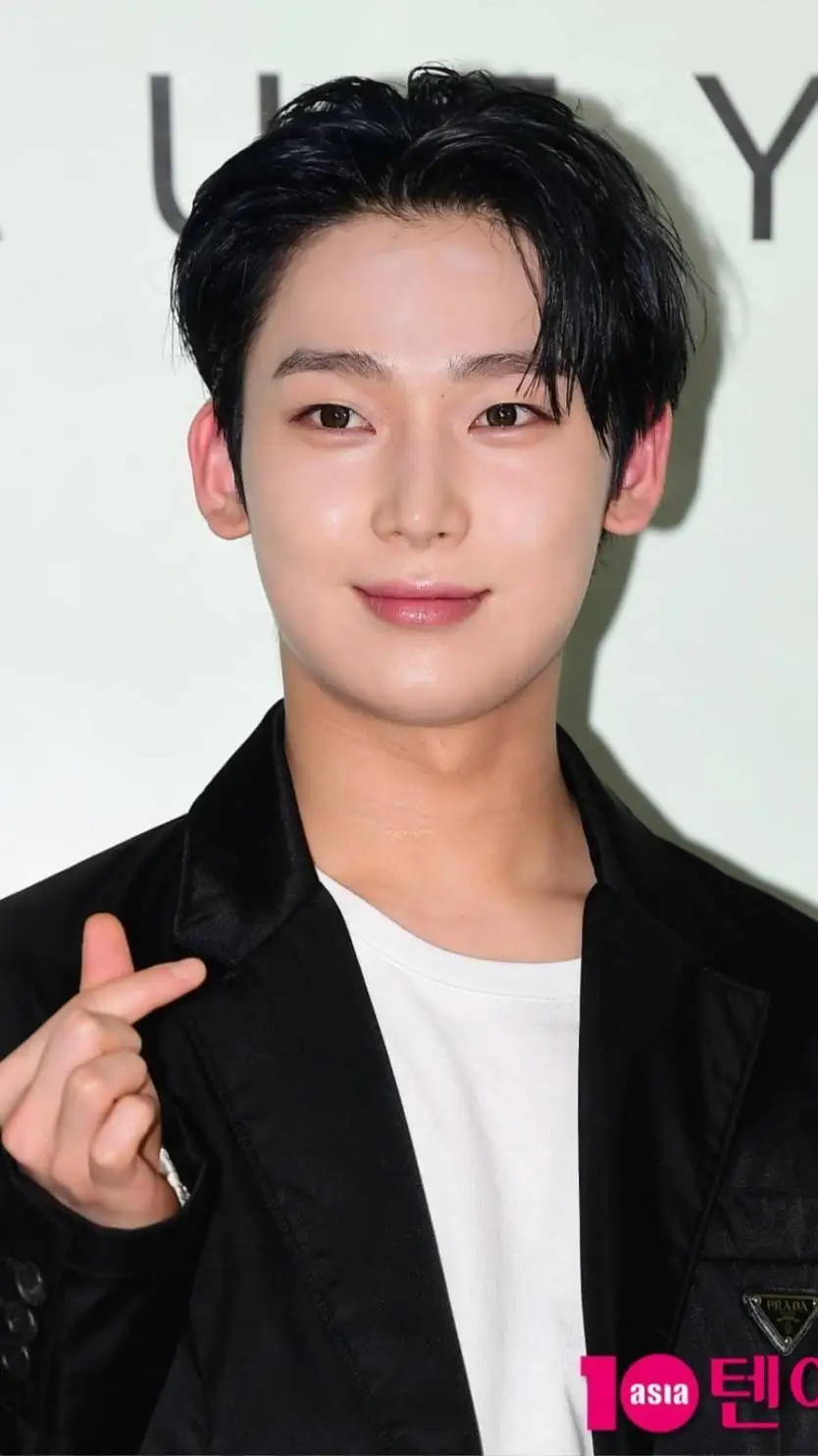 ai character: Sunoo background