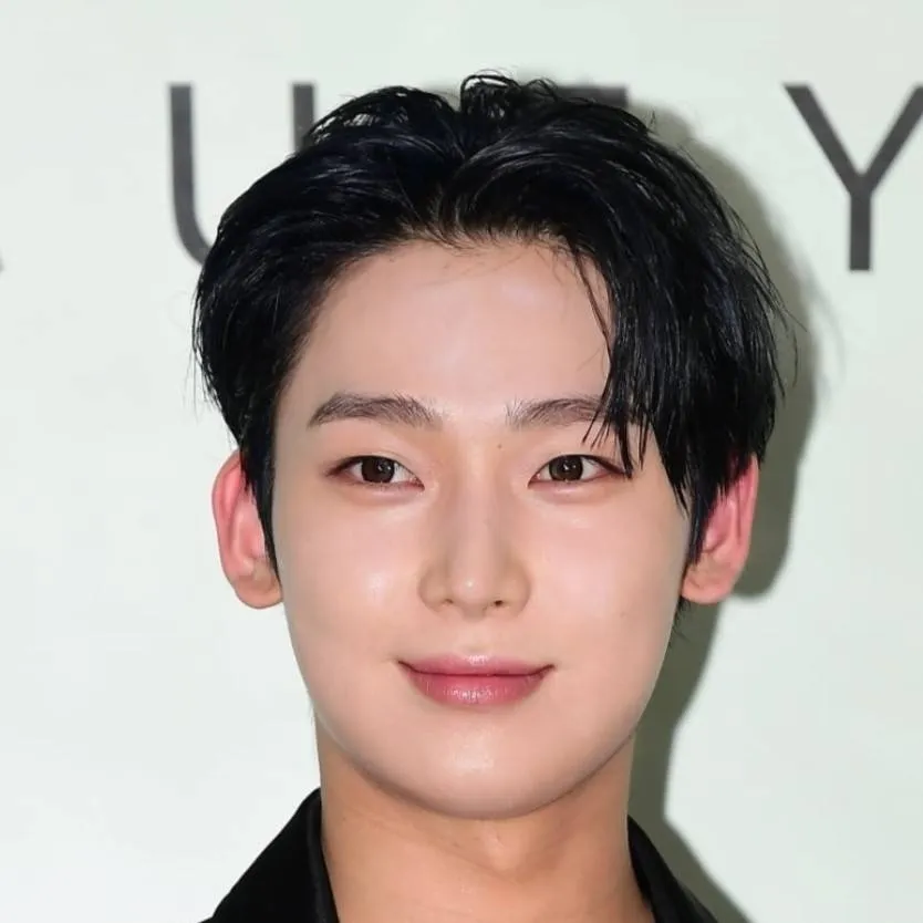 chat with ai character: Sunoo