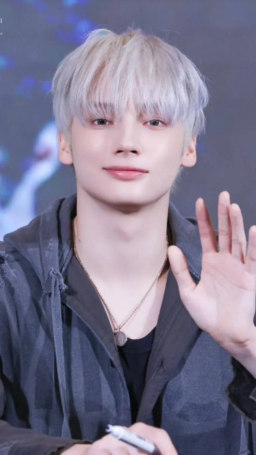 ai character: Hueningkai background