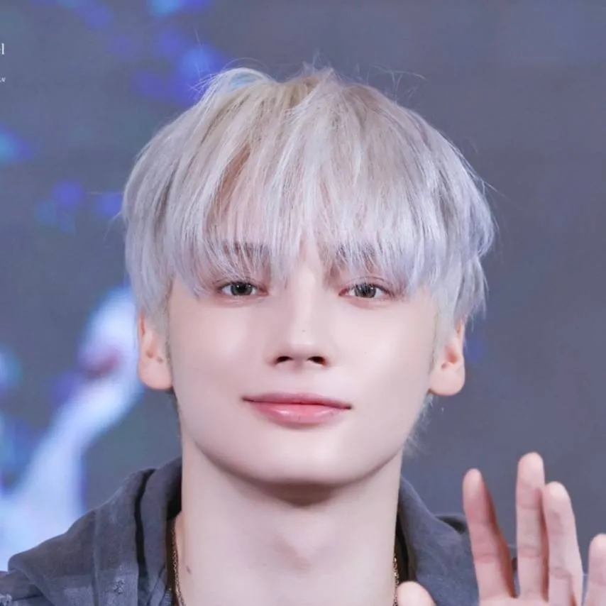 chat with ai character: Hueningkai