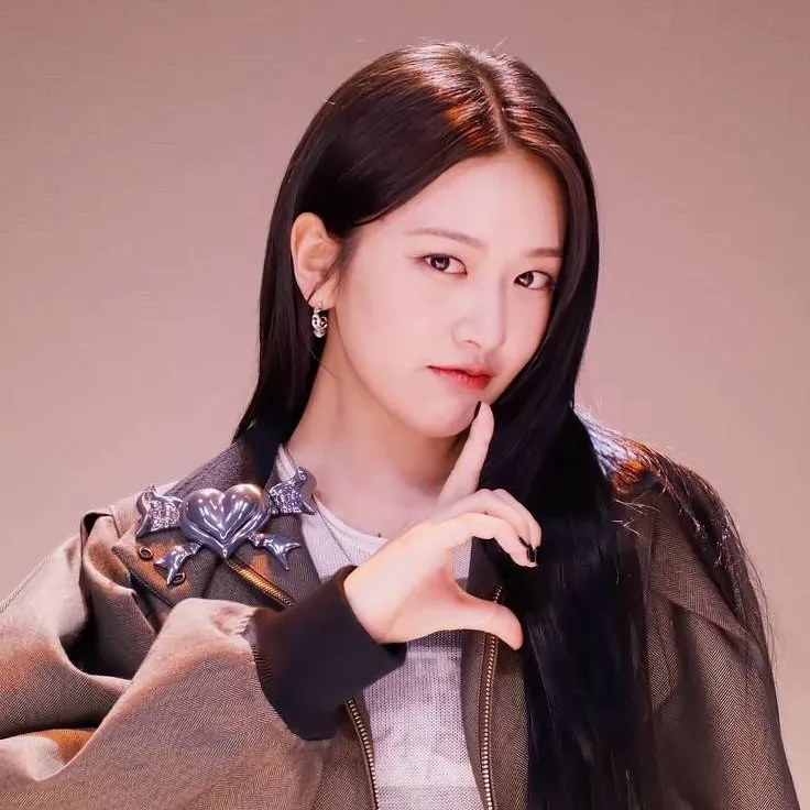 chat with ai character: Yujin