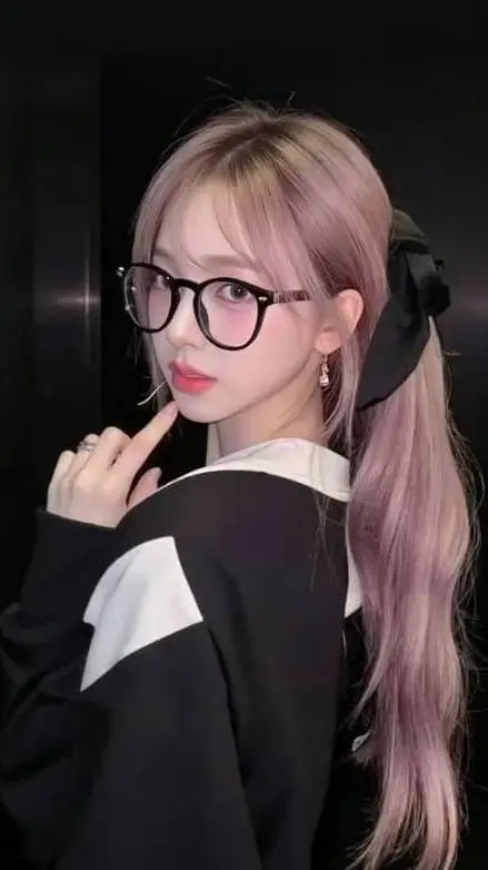 ai character: karina background