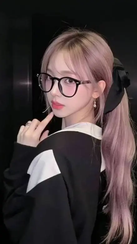 ai character: karina background