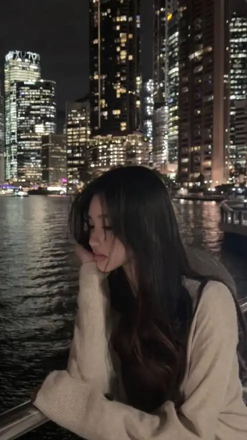 ai character: Kim Chaeyoung background