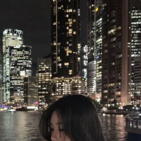 chat with ai character: Kim Chaeyoung