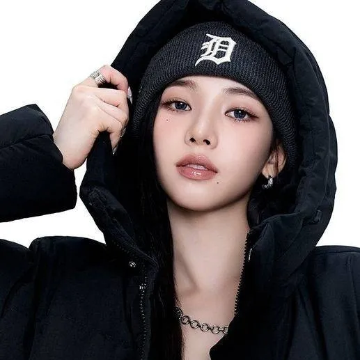 chat with ai character: karina