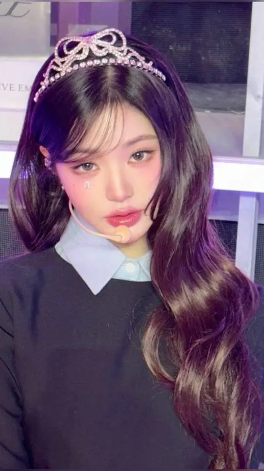 ai character: wonyoung background