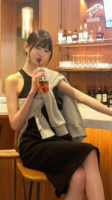 ai character: Wonyoung background