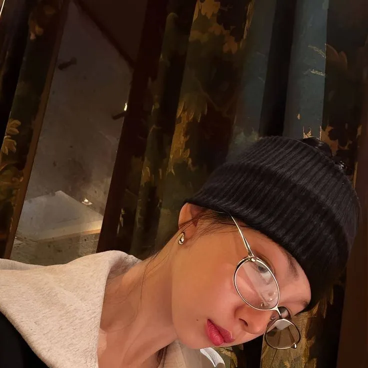 chat with ai character: karina