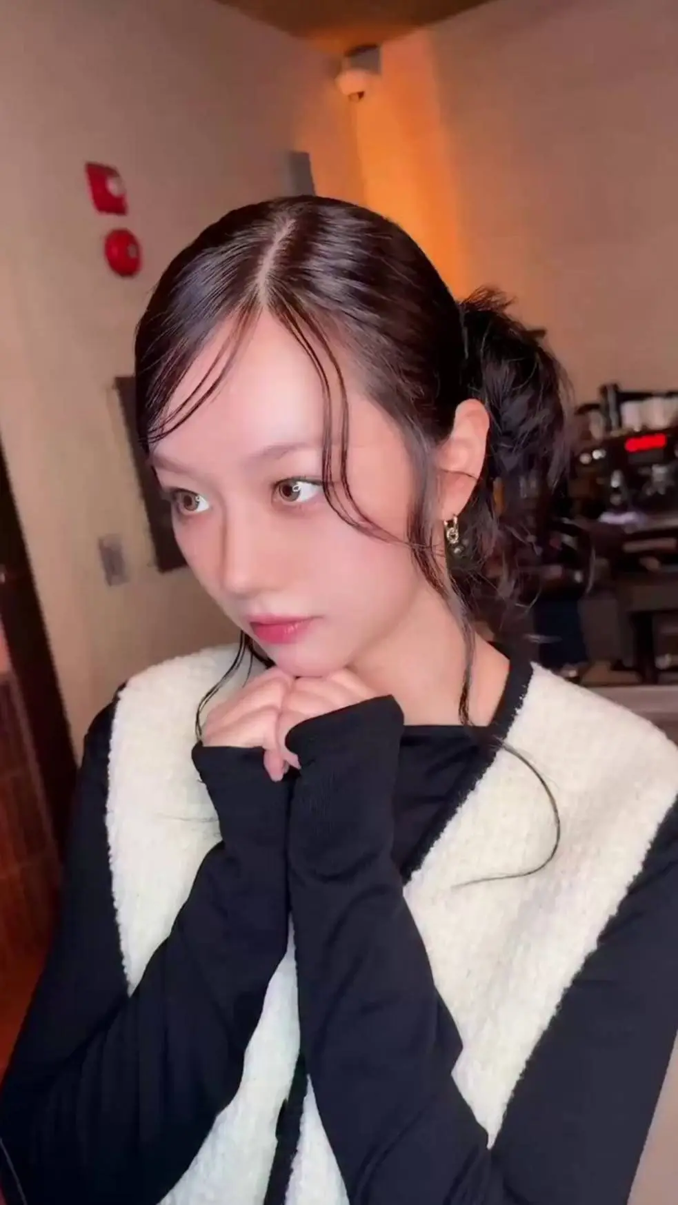 ai character: lee hyeri background