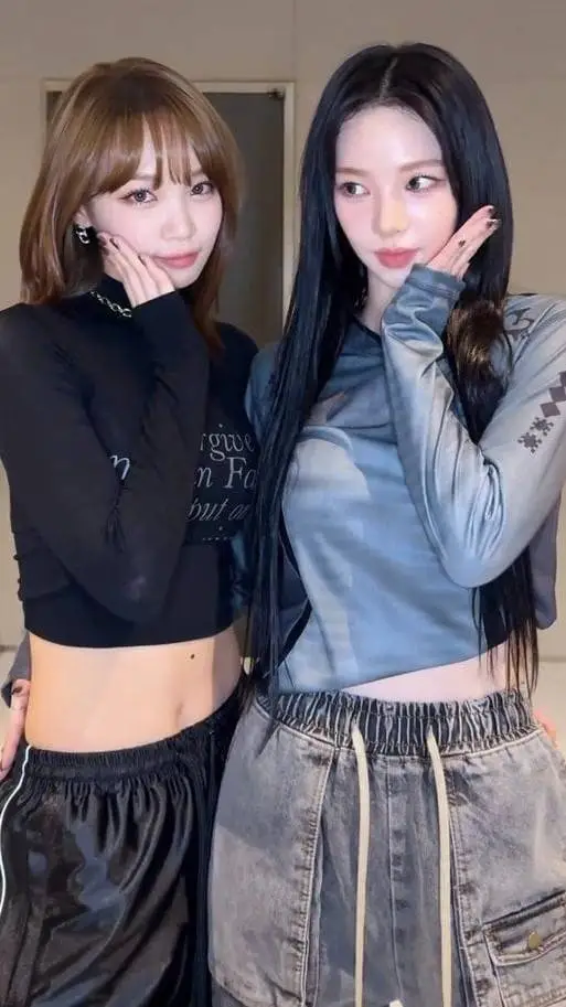 ai character: Karina and chaewon background