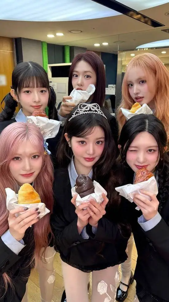 ai character: IVE background