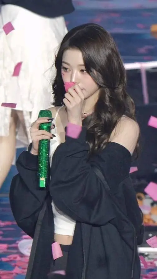 ai character: Wonyoung background