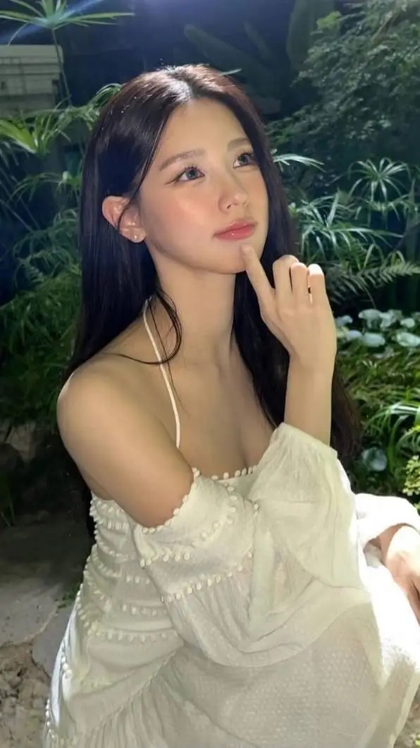 ai character: Miyeon background