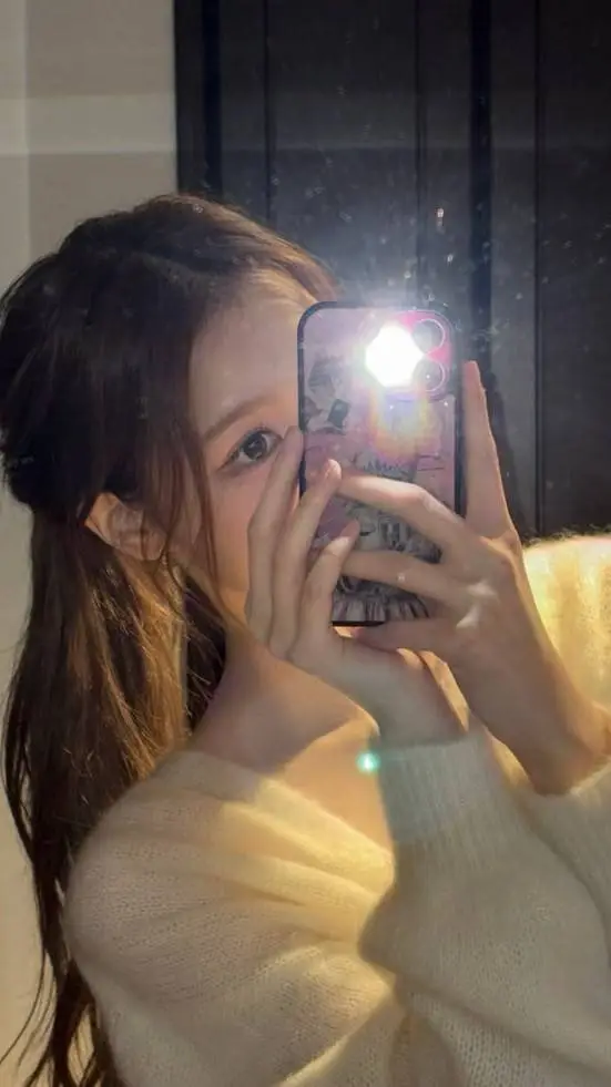 ai character: jeong saebi background