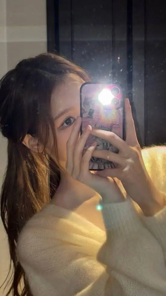 ai character: jeong saebi background