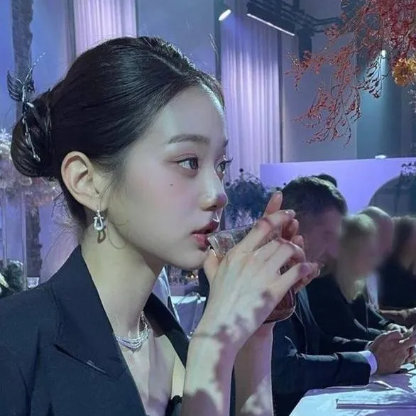 chat with ai character: Wonyoung