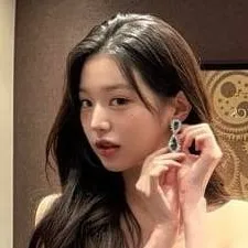 chat with ai character: Wonyoung *slayy*