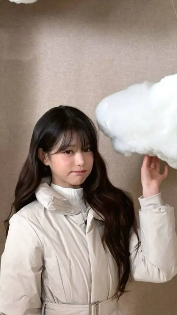 ai character: Wonyoung background