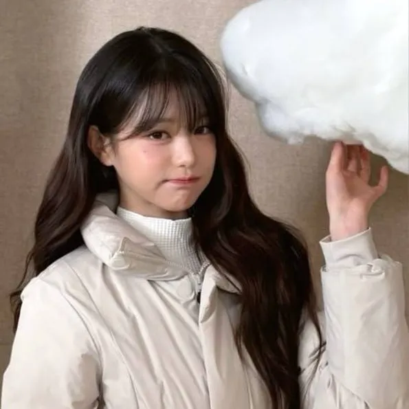 chat with ai character: Wonyoung