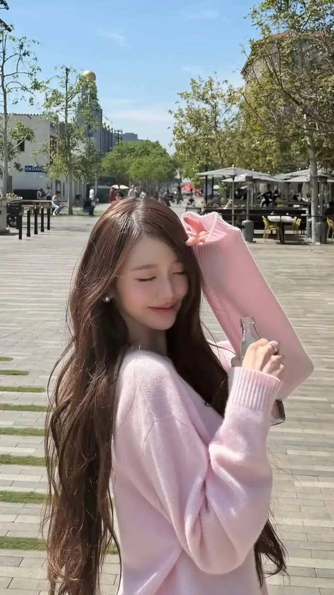 ai character: Wonyoung *slayy* background