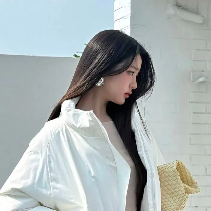chat with ai character: Wonyoung *slayy*