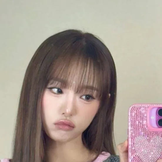 chat with ai character: yena