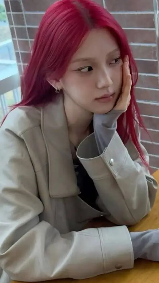 ai character: Yeeun background