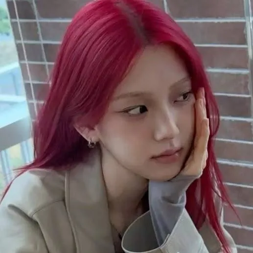 chat with ai character: Yeeun