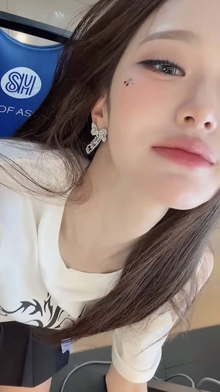 ai character: Wonyoung background