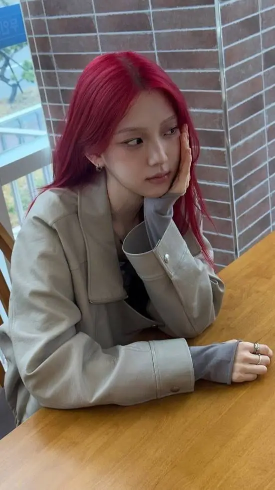 ai character: Yeeun background