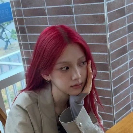 chat with ai character: Yeeun