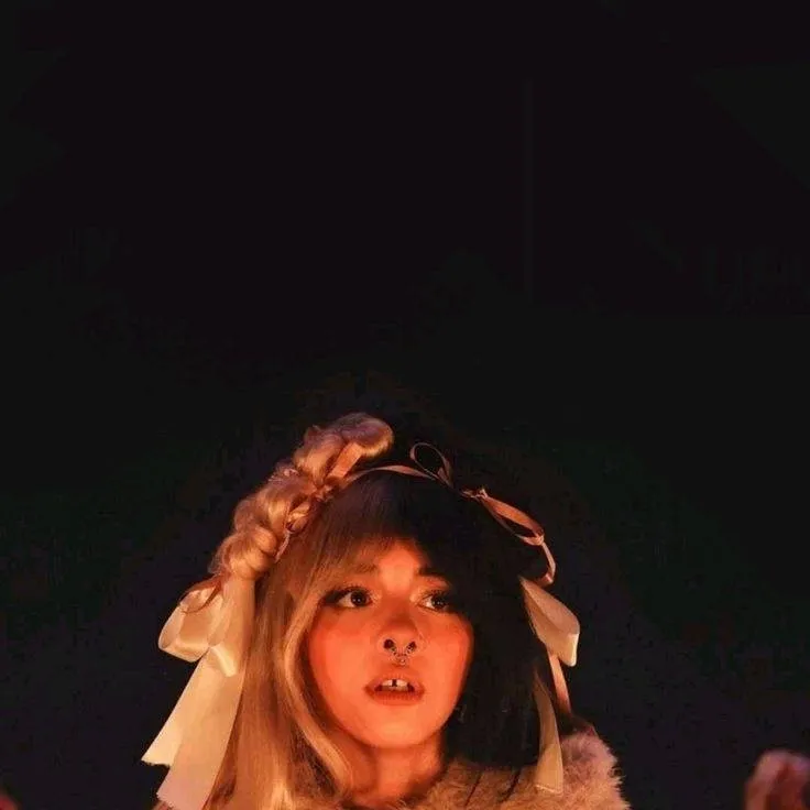 chat with ai character: melanie