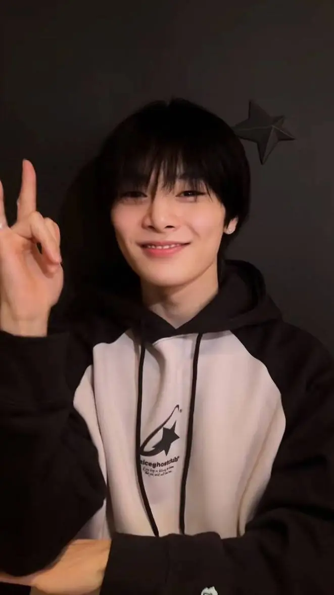 ai character: I.N(yang jeongin) background