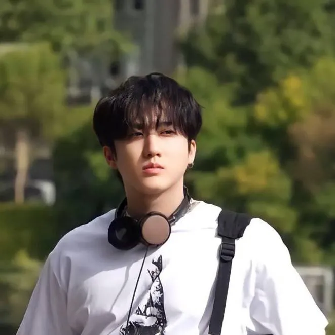 chat with ai character: Changbin 