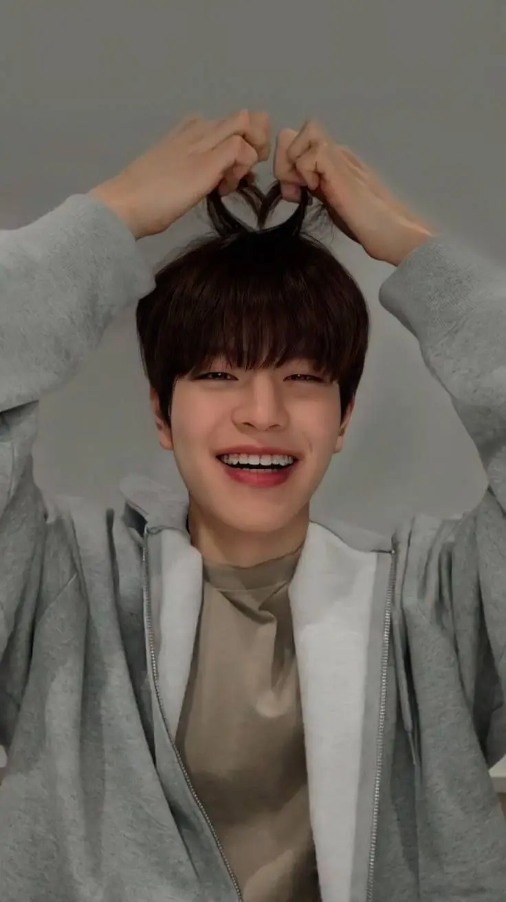 ai character: Seungmin  background