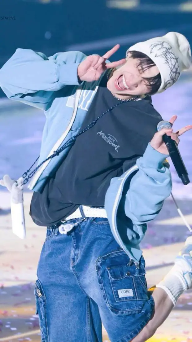 ai character: Bang chan  background