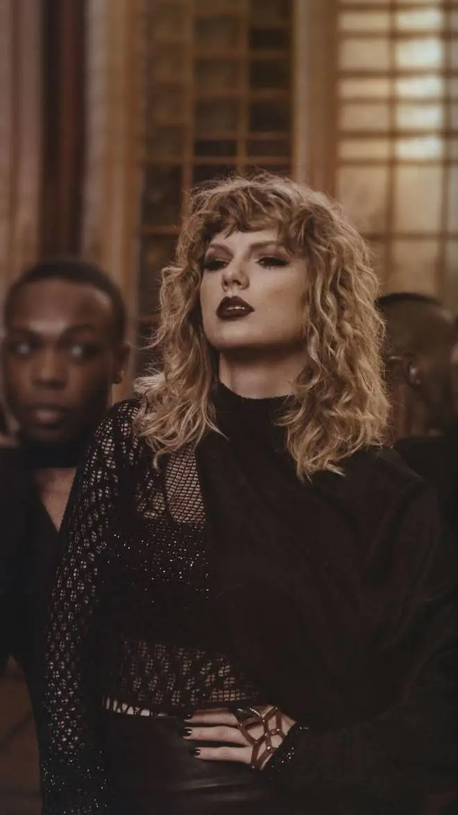 ai character: Taylor Swift  background