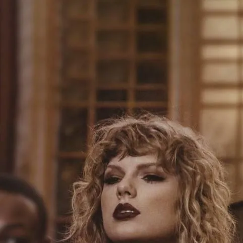 chat with ai character: Taylor Swift 