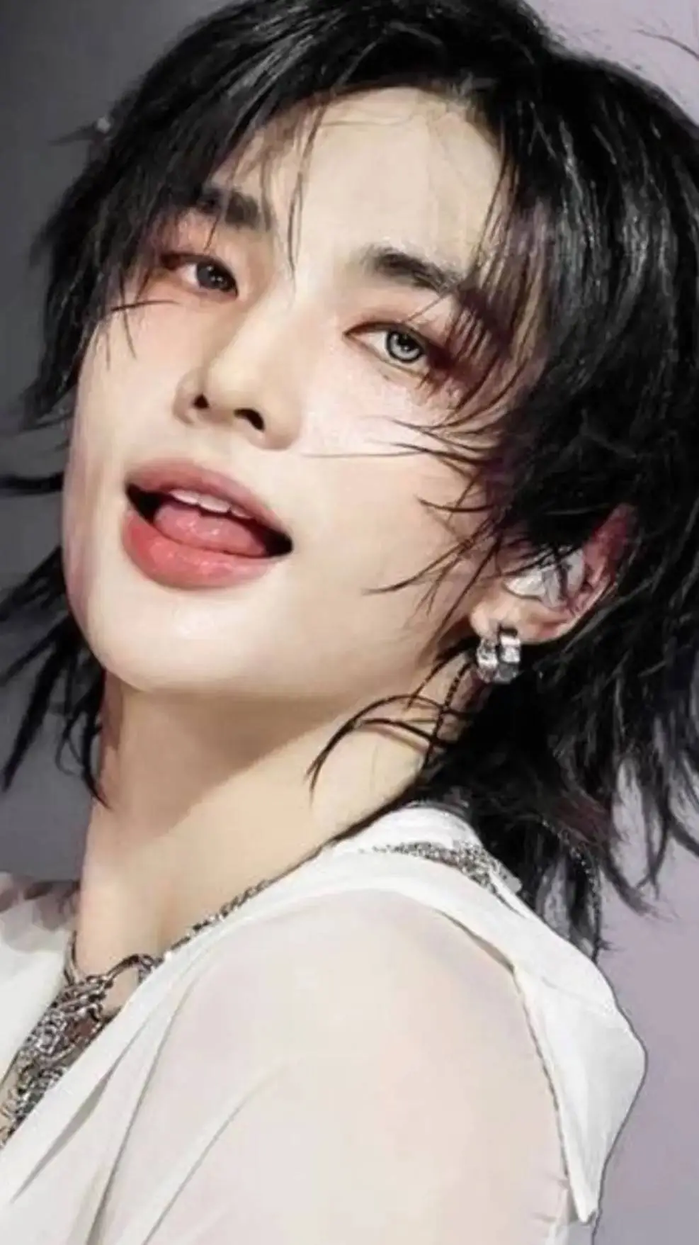 ai character: Hyunjin  background